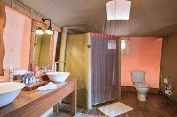 Elephant Bedroom Camp Archers Post Exterior photo